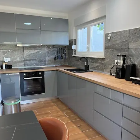House Oliveglia *